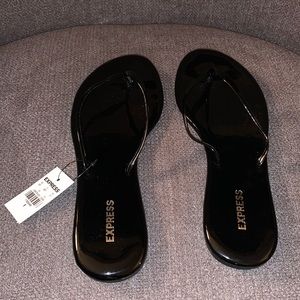 Shiny black flip flops